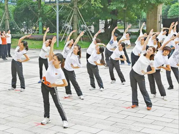 广播体操套_第三套全国小学生广播体操声音_小学生地九套广播体操