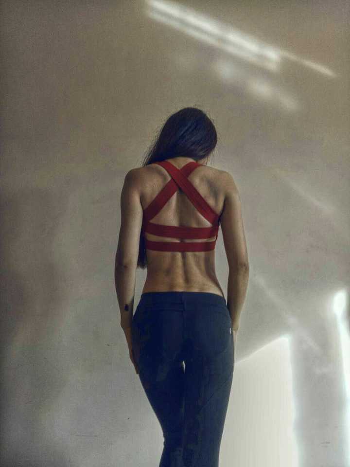 女人健身的视频_女生健身房运动视频_女生健身视频教学
