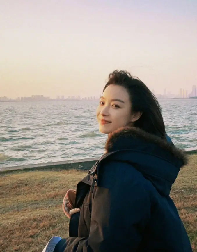 背影健身明星照片女图_背影健身明星照片女_女明星健身背影照片
