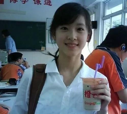 背影健身明星照片女生_女明星健身背影照片_健身背影男真实