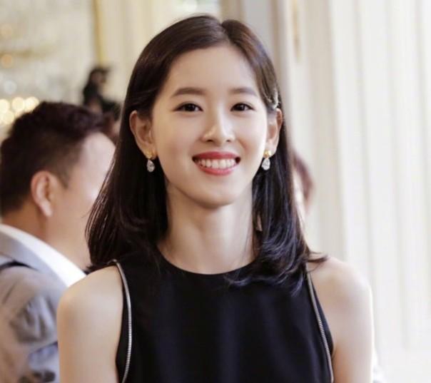 健身背影男真实_女明星健身背影照片_背影健身明星照片女生