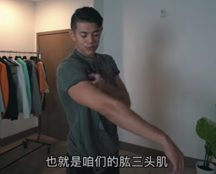 健身房健身穿什么运动衣好_健身穿衣服好看吗_健身房运动穿的衣服