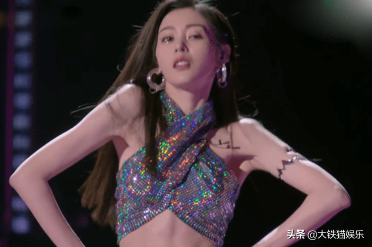 干瘪瘦弱、脖子以下全是骨头，这5位健身女星，身材真的有美感吗