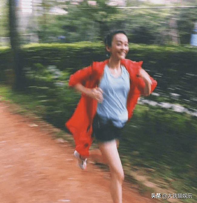 干瘪瘦弱、脖子以下全是骨头，这5位健身女星，身材真的有美感吗