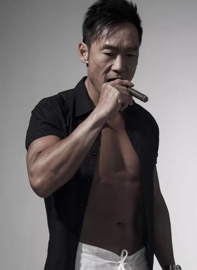 健身老演员_老了还在健身的明星_老健身明星还在拍戏吗