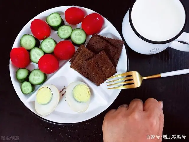 女性健身减脂营养摄入_摄入营养健身女性减脂有用吗_营养健身餐女