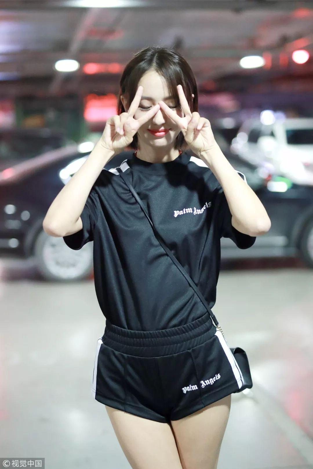 穿短裤健身_健身短裤女_健身房运动短裤女推荐