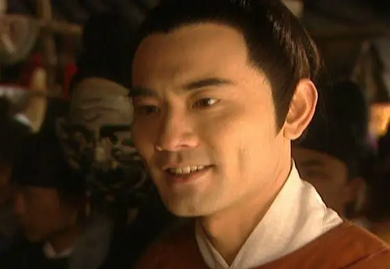 玩健身的华裔眼镜男_明星锻炼眼神_眼睛大健身的男明星
