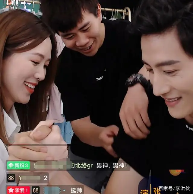 男明星眼睛特写_眼睛大健身的男明星_戴眼镜的健身男