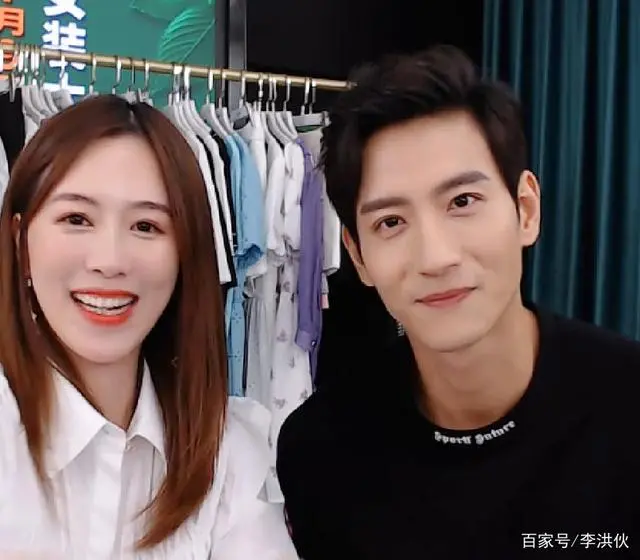 戴眼镜的健身男_眼睛大健身的男明星_男明星眼睛特写