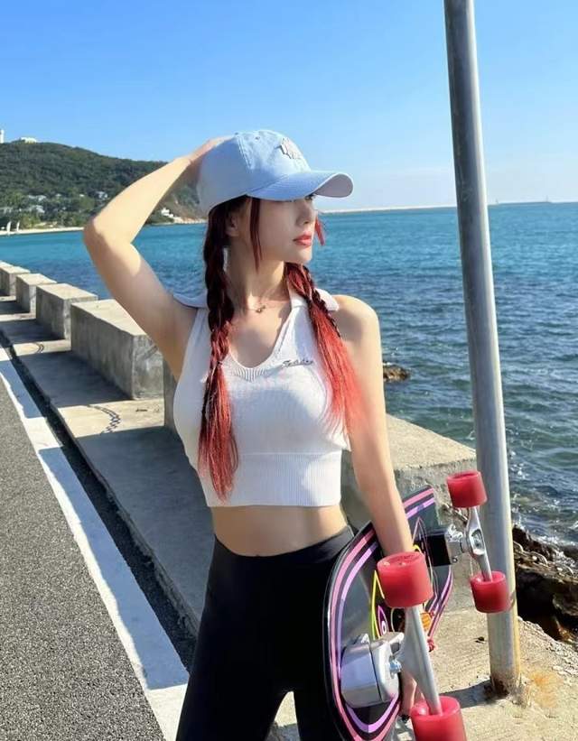 美女明星曝光的照片_中国十大美女明星衰老照片对比_欧美女明星健身照片