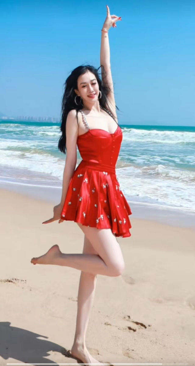 中国十大美女明星衰老照片对比_美女明星曝光的照片_欧美女明星健身照片