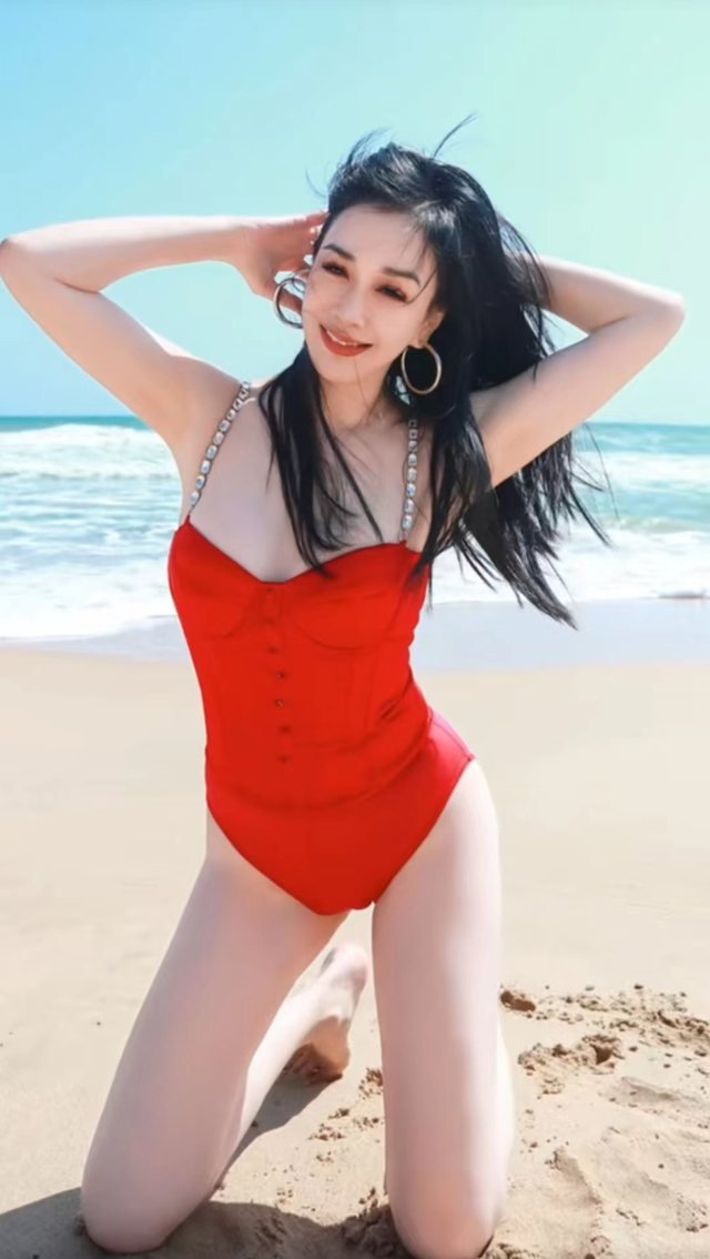 欧美女明星健身照片_中国十大美女明星衰老照片对比_美女明星曝光的照片