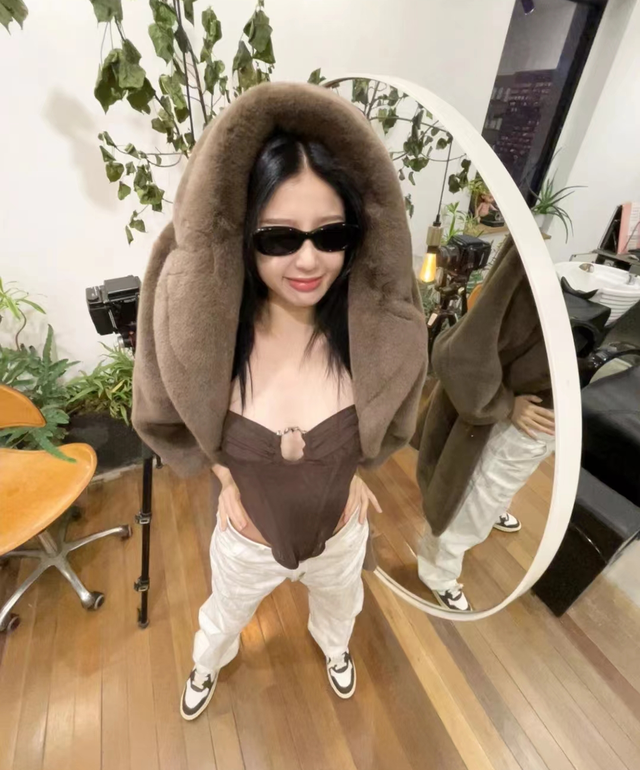 欧美女明星健身照片_美女明星曝光的照片_中国十大美女明星衰老照片对比