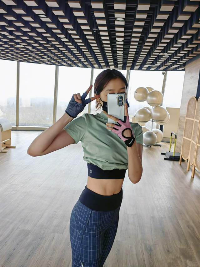 欧美女明星健身照片_美女明星曝光的照片_中国十大美女明星衰老照片对比