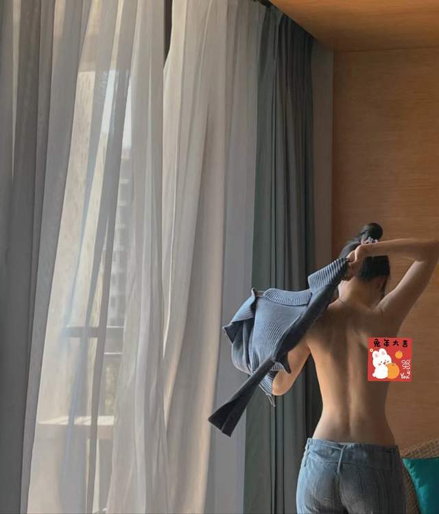 美女明星曝光的照片_中国十大美女明星衰老照片对比_欧美女明星健身照片