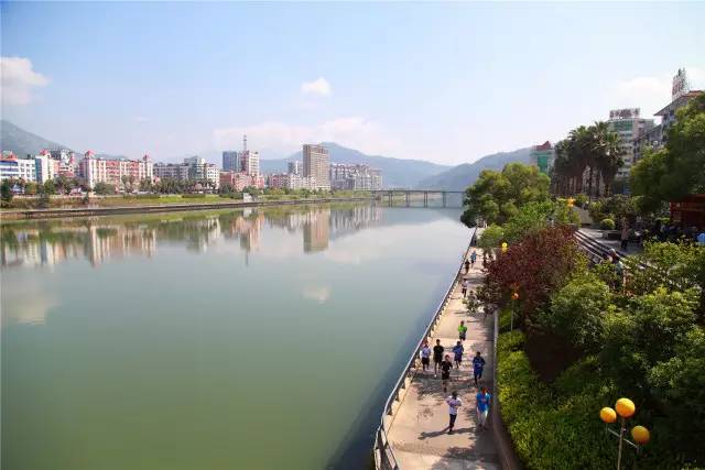 呼吸健身操_呼吸健身操方法说明与视频_深呼吸健身