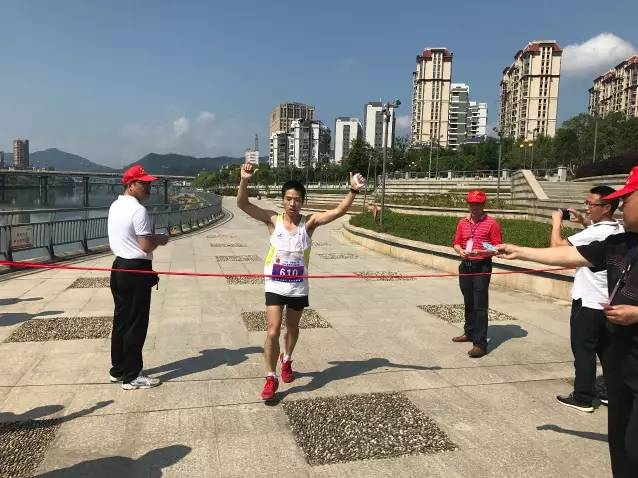 呼吸健身操_呼吸健身操方法说明与视频_深呼吸健身